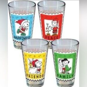 Charles Schulz Peanuts Christmas Collectible Pint Glassware 16oz Set of 4